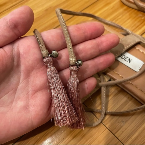 STEVE MADDEN Boho Beachy Leg Wrap Metallic Tassel Beaded Bells Sandals - Picture 4 of 6